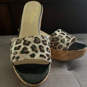 Super cute summer wedge.